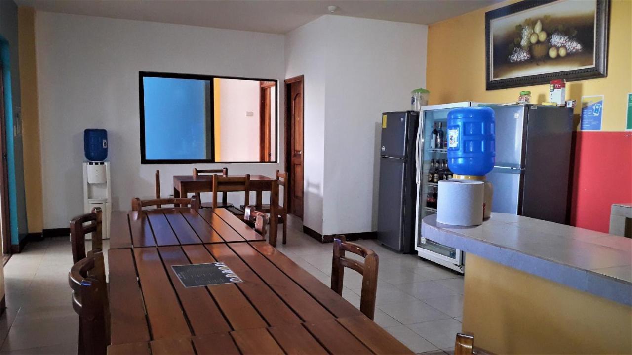 Hostal El Pinzon Puerto Ayora  Eksteriør billede