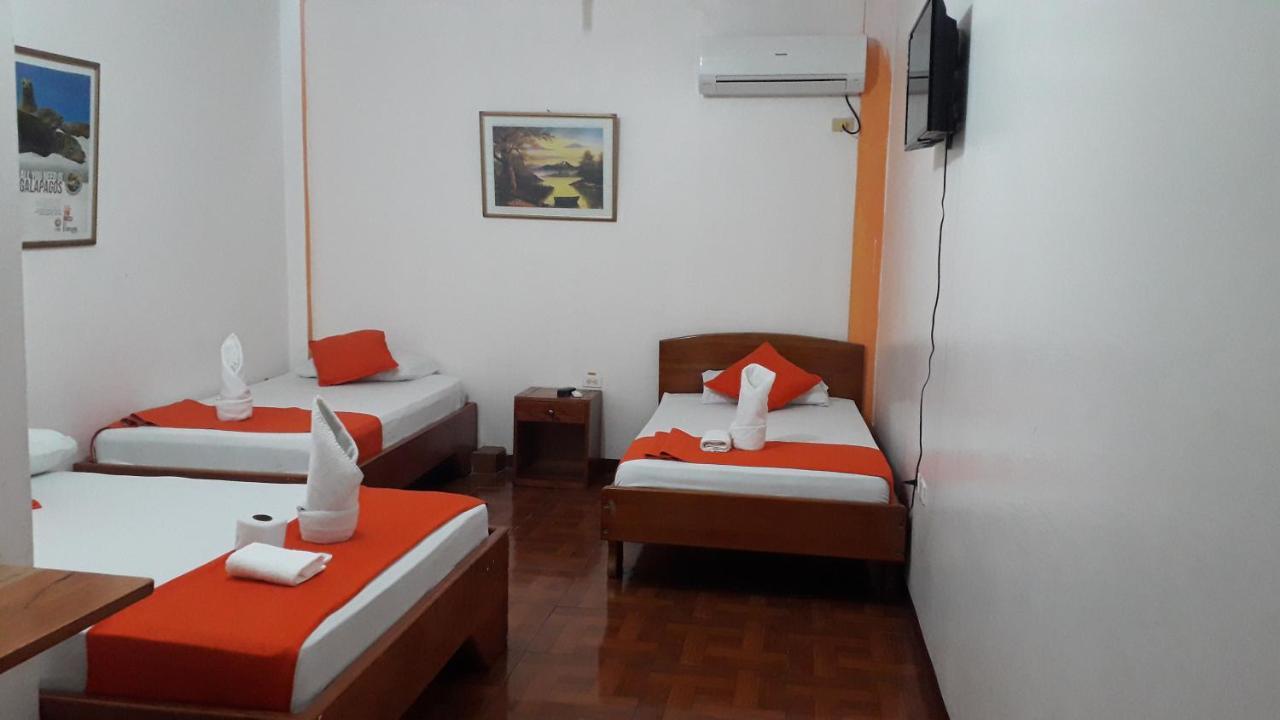 Hostal El Pinzon Puerto Ayora  Eksteriør billede