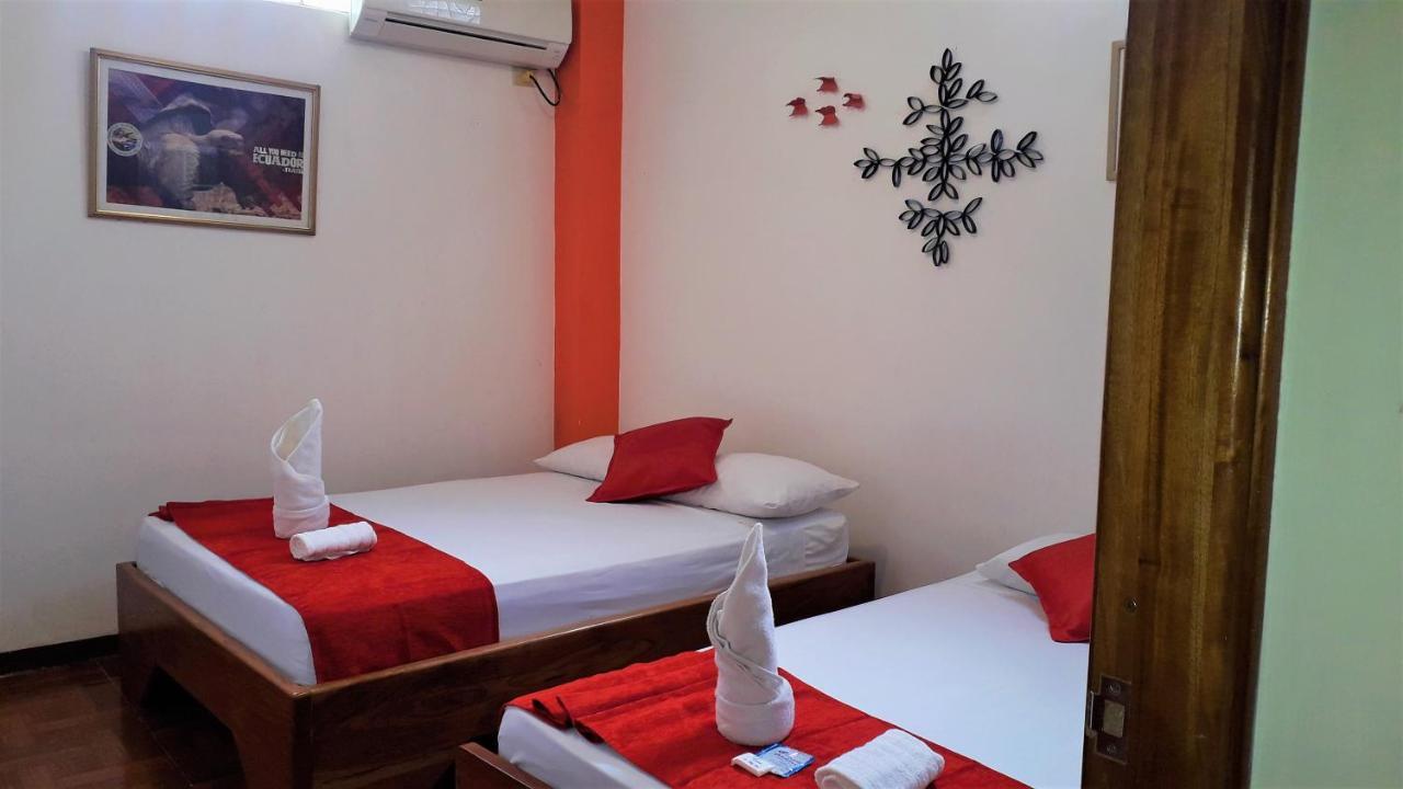 Hostal El Pinzon Puerto Ayora  Eksteriør billede