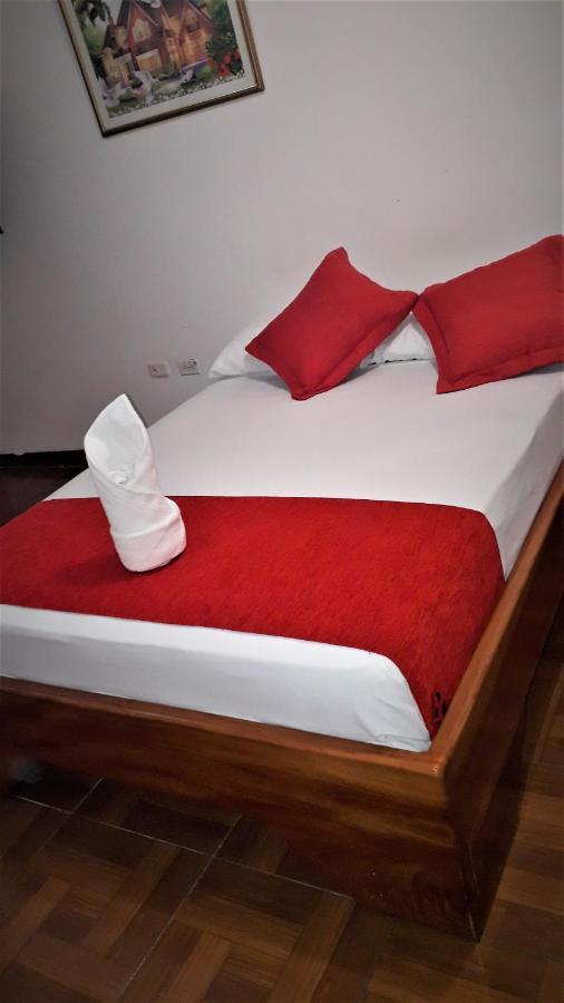 Hostal El Pinzon Puerto Ayora  Eksteriør billede