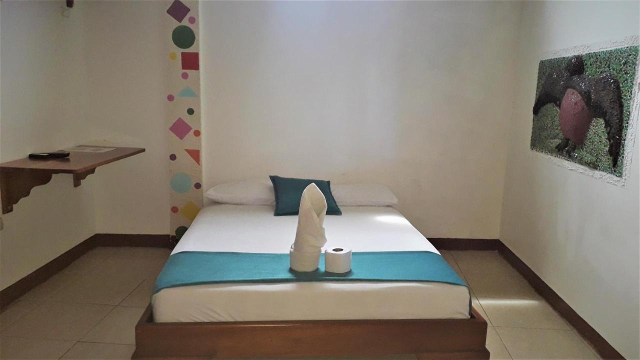 Hostal El Pinzon Puerto Ayora  Eksteriør billede