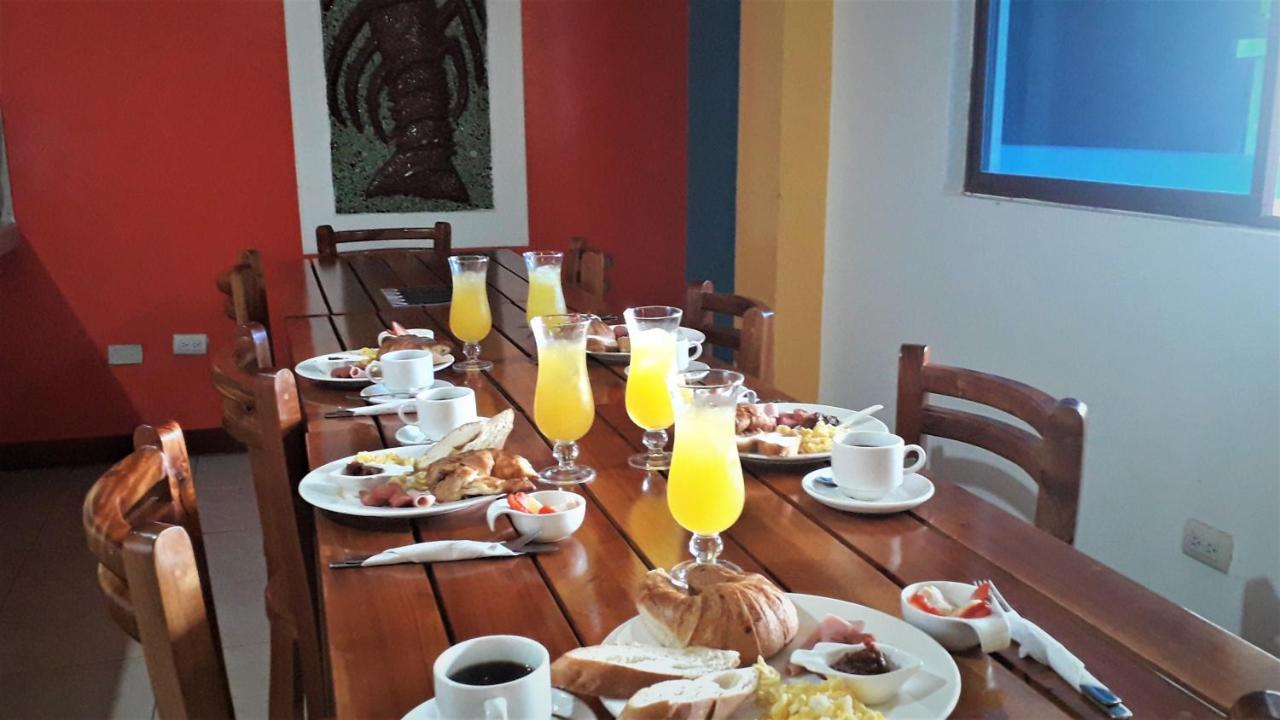 Hostal El Pinzon Puerto Ayora  Eksteriør billede