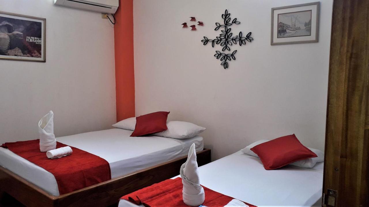 Hostal El Pinzon Puerto Ayora  Eksteriør billede