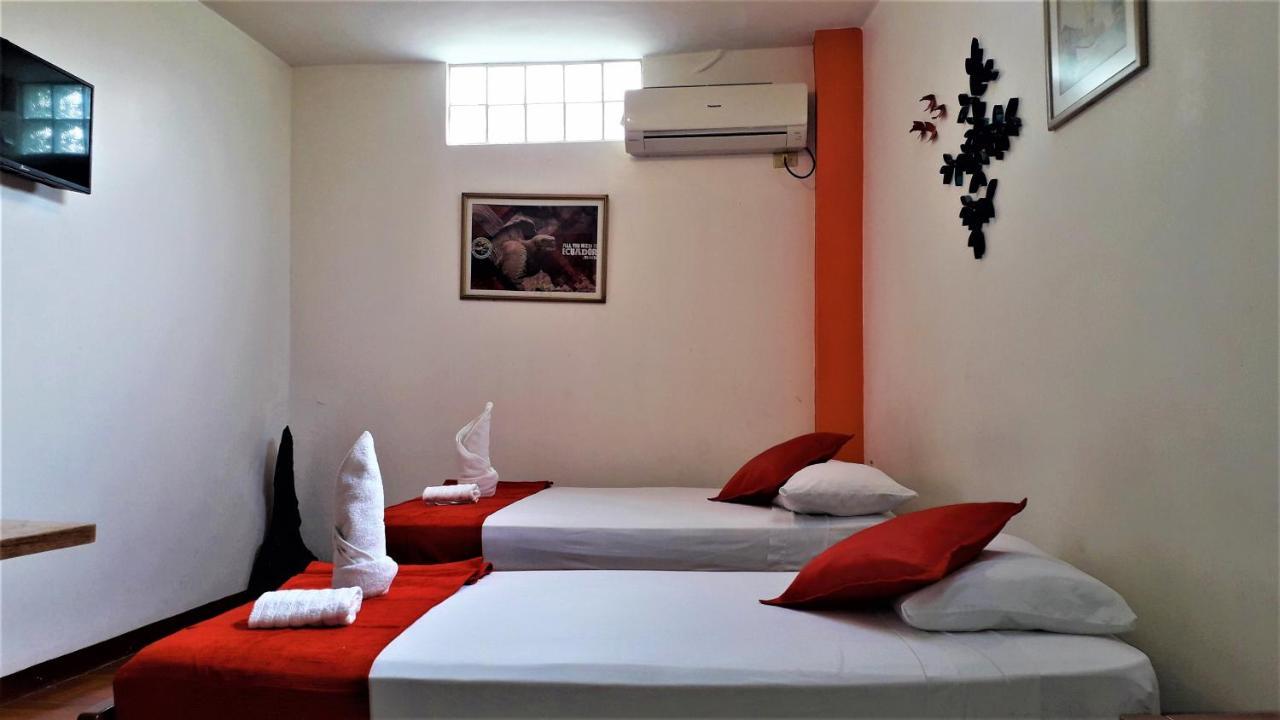 Hostal El Pinzon Puerto Ayora  Eksteriør billede