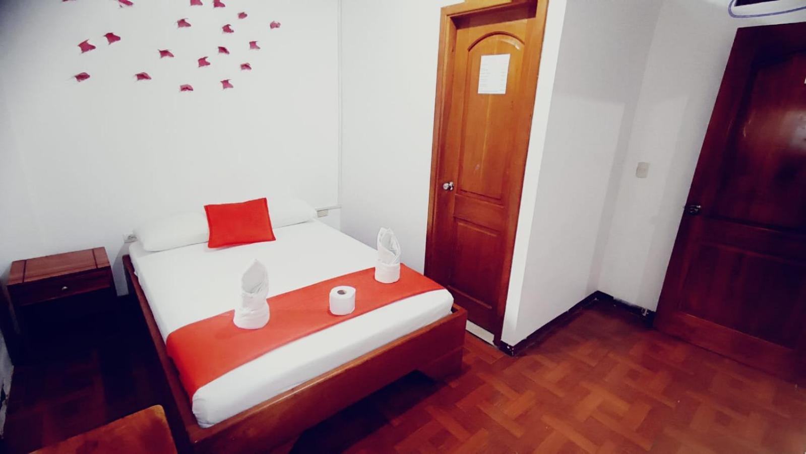 Hostal El Pinzon Puerto Ayora  Eksteriør billede
