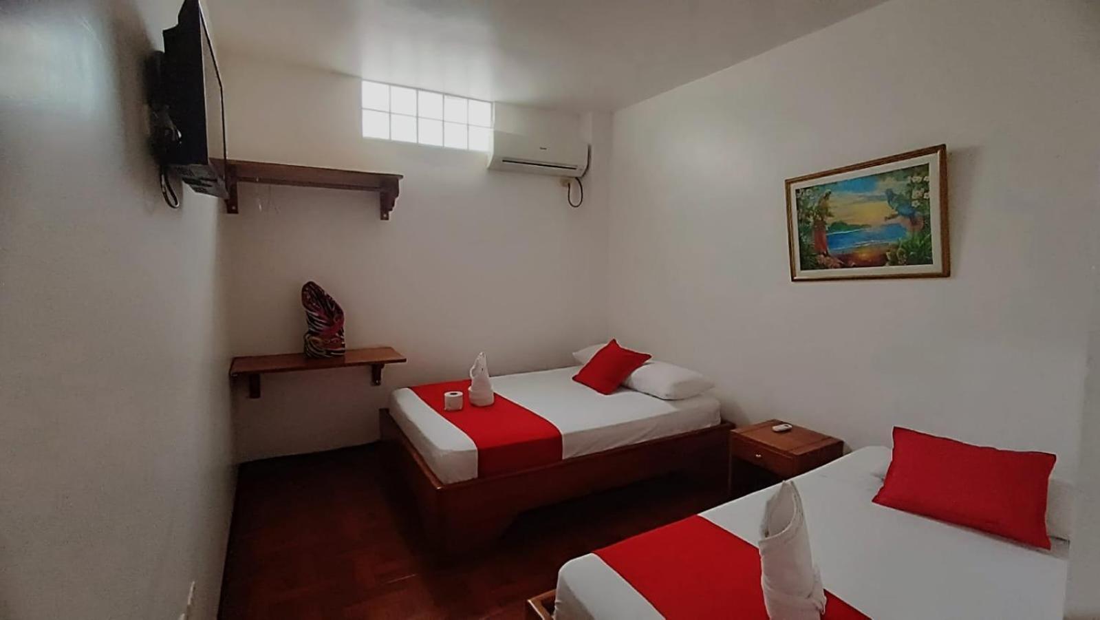 Hostal El Pinzon Puerto Ayora  Eksteriør billede