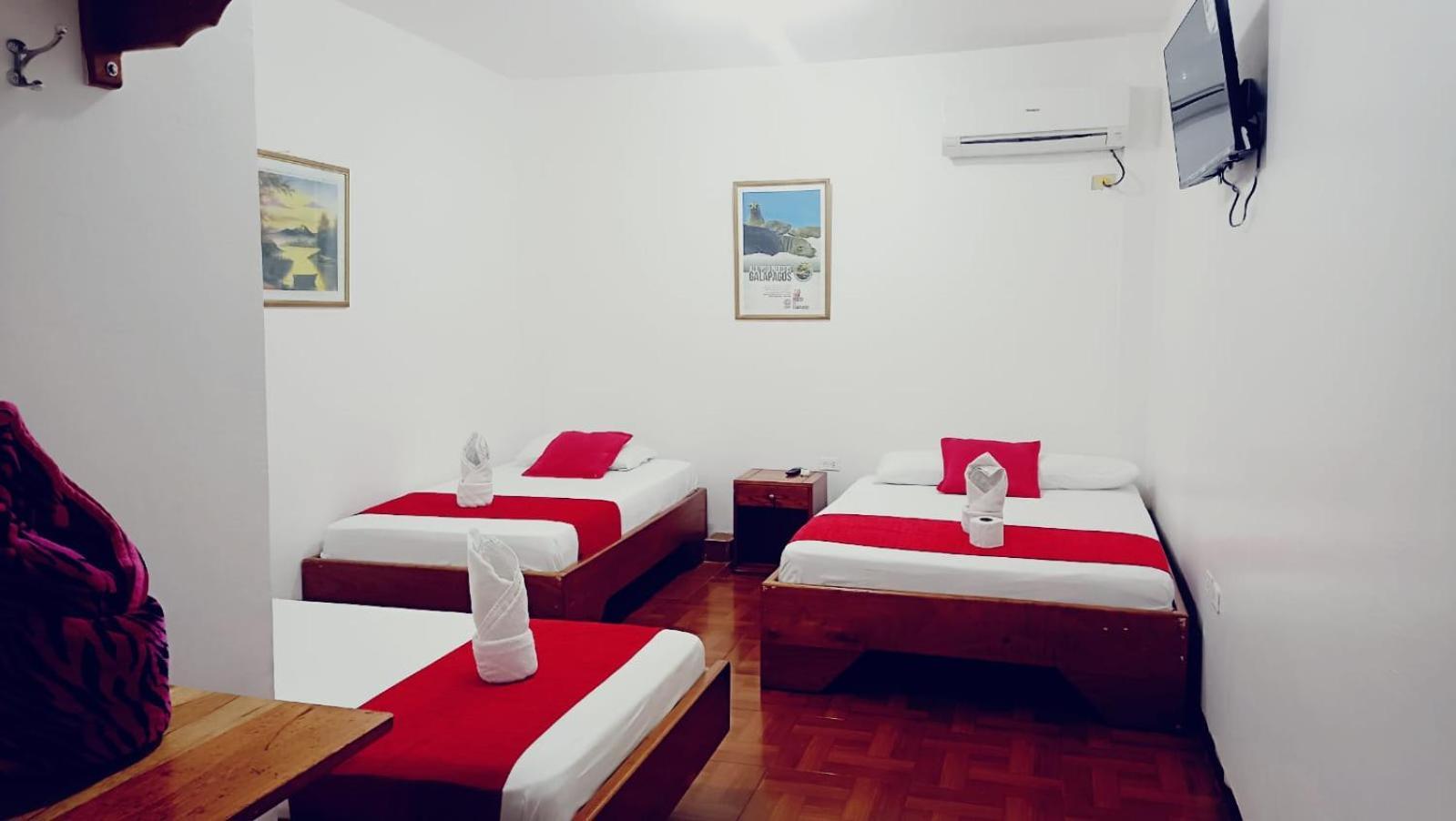 Hostal El Pinzon Puerto Ayora  Eksteriør billede