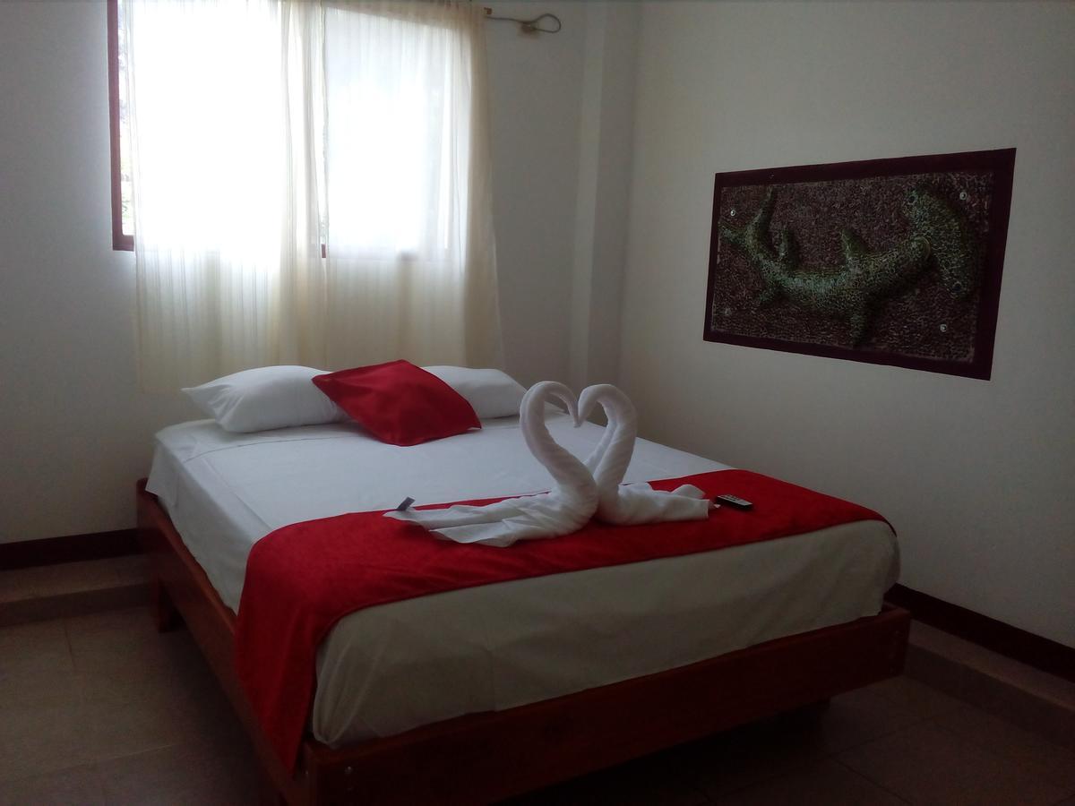 Hostal El Pinzon Puerto Ayora  Eksteriør billede