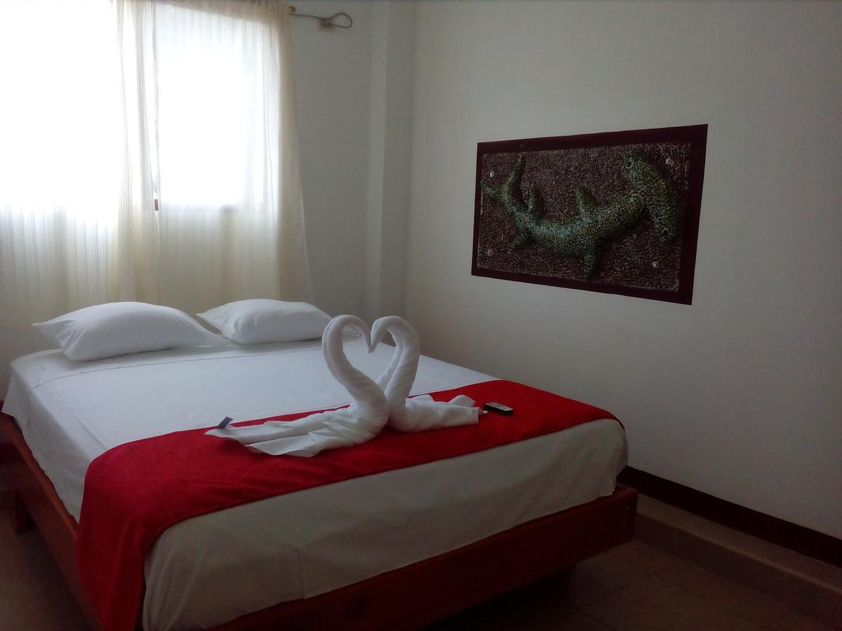 Hostal El Pinzon Puerto Ayora  Eksteriør billede