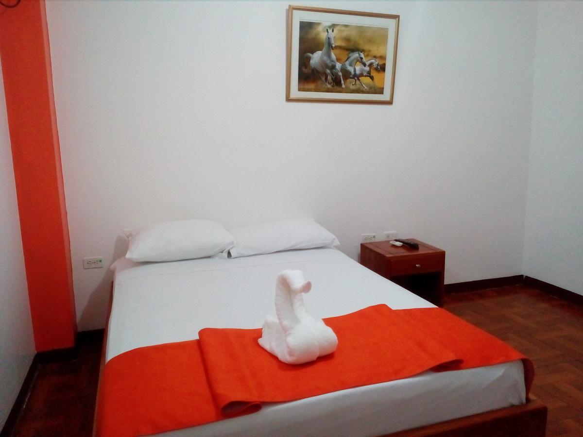 Hostal El Pinzon Puerto Ayora  Eksteriør billede