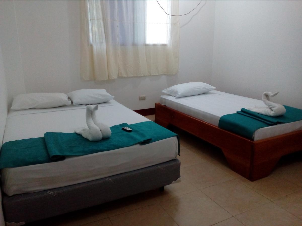 Hostal El Pinzon Puerto Ayora  Eksteriør billede