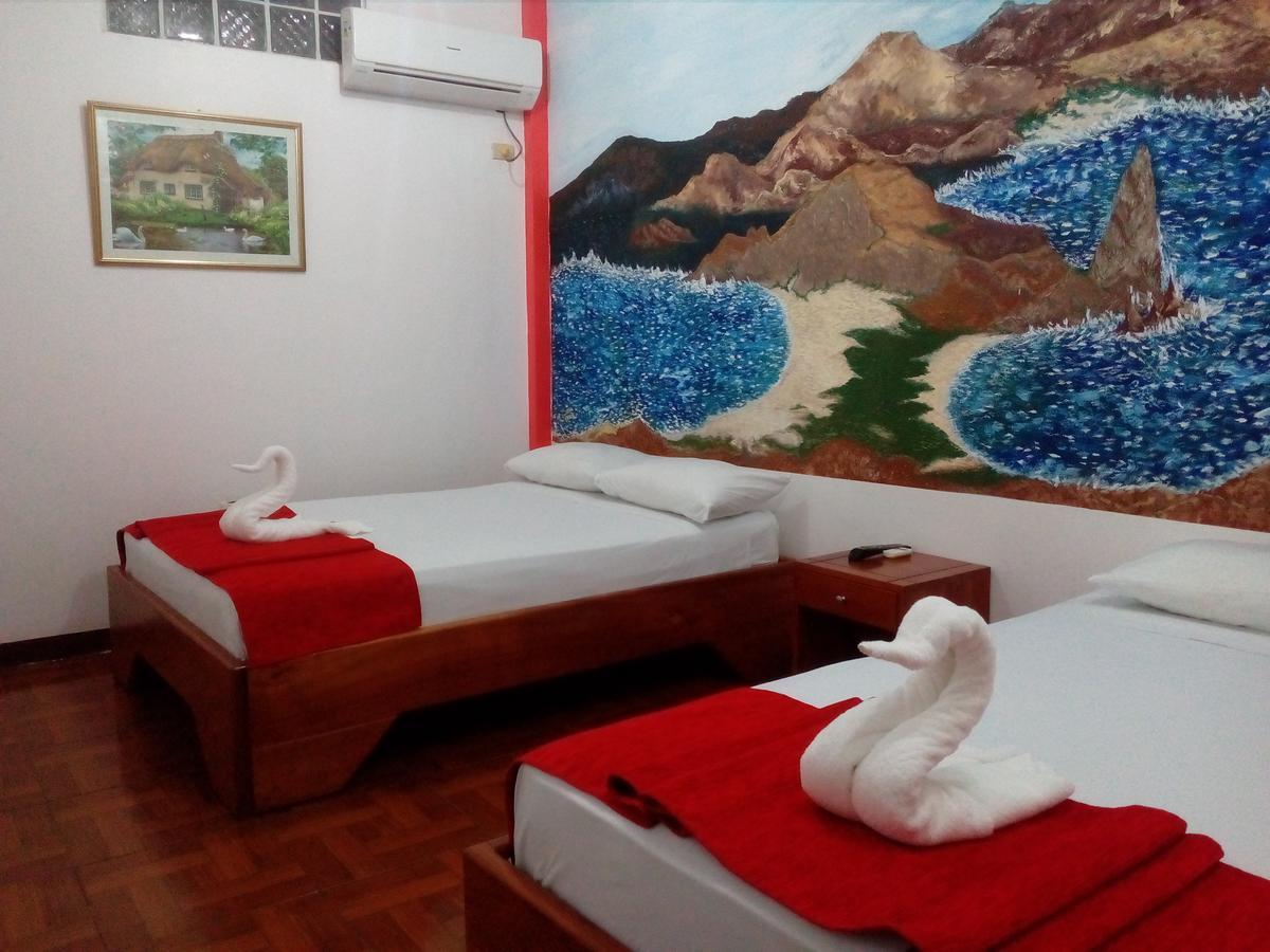 Hostal El Pinzon Puerto Ayora  Eksteriør billede