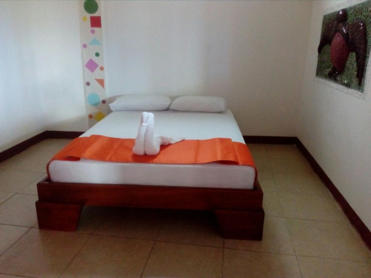 Hostal El Pinzon Puerto Ayora  Eksteriør billede