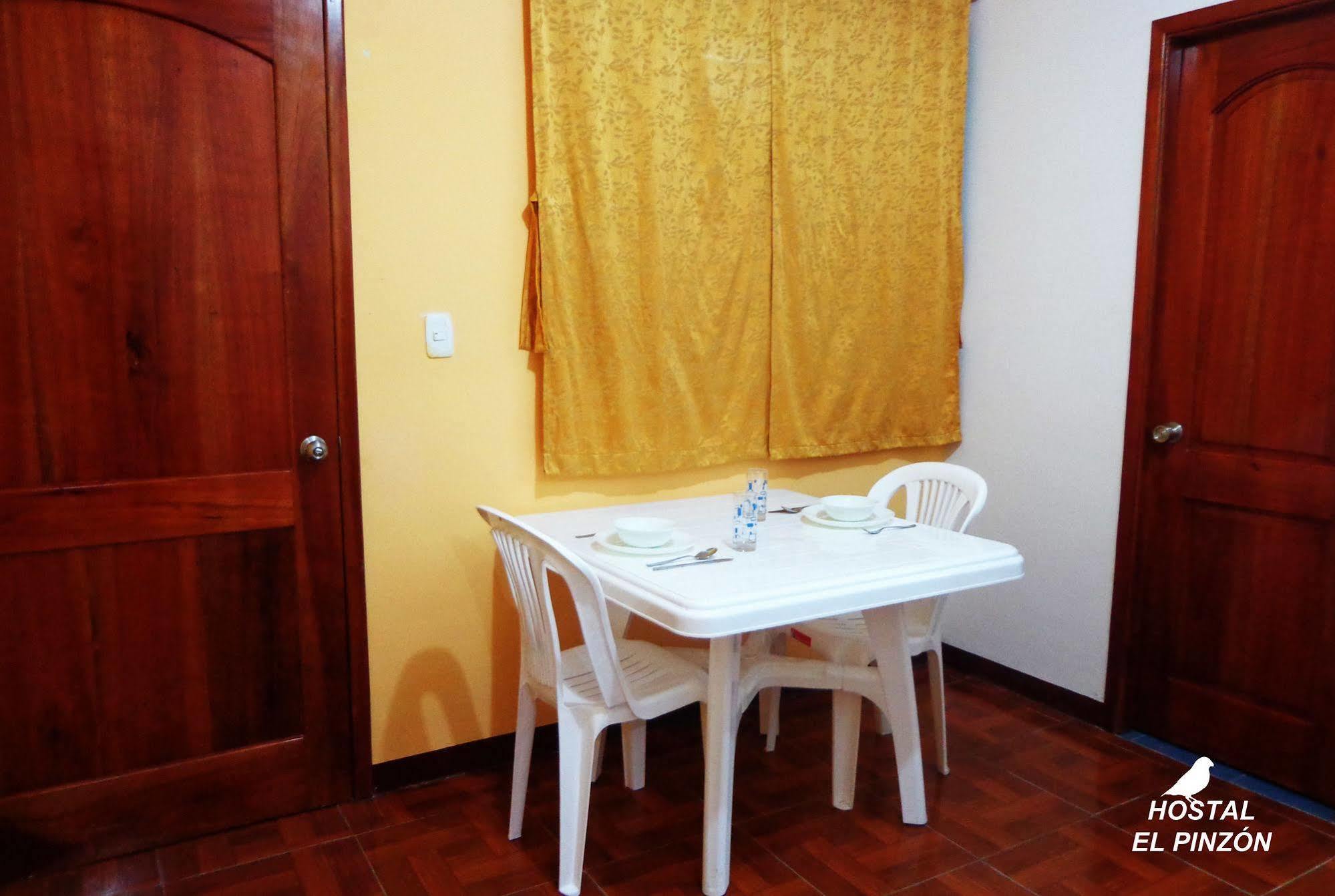 Hostal El Pinzon Puerto Ayora  Eksteriør billede