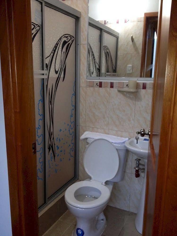 Hostal El Pinzon Puerto Ayora  Eksteriør billede
