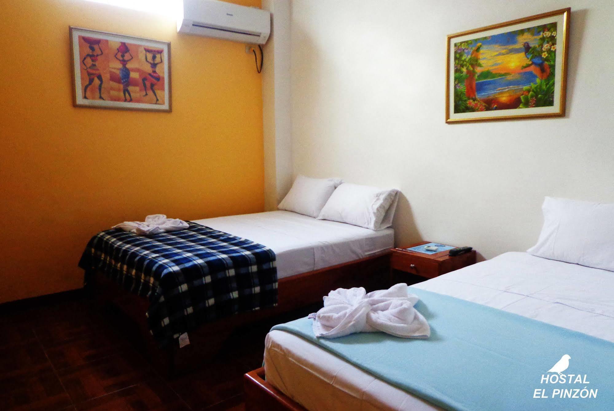 Hostal El Pinzon Puerto Ayora  Eksteriør billede
